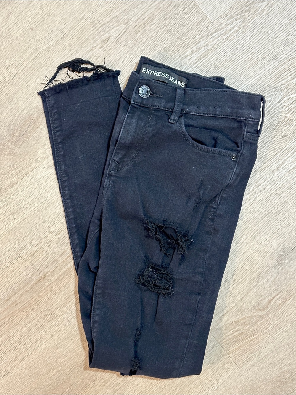 Express Jeans Women’s Black Ripped Skinny Jeans